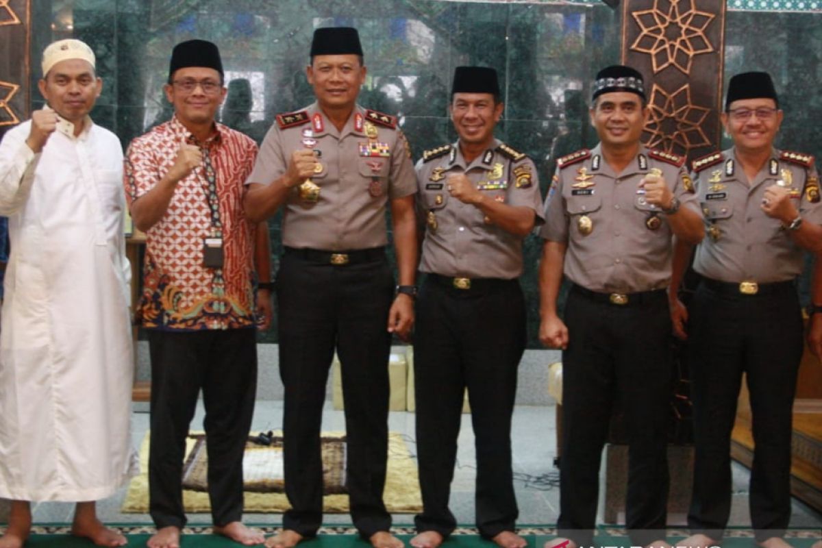 Polda minta warga Sumsel tinggalkan kebiasaan bawa senjata tajam