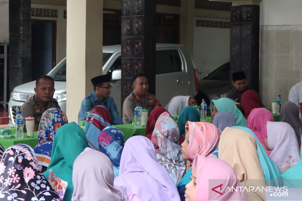 Tanamkan toleransi ke milenial, Kapolres Blora sambangi pesantren