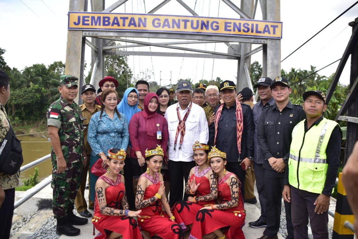 Menteri PUPR resmikan jembatan gantung Rp3,9 M di Silat Hulu