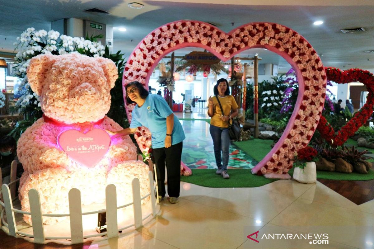 Bandara Ngurah Rai hadirkan suasana Hari Valentine