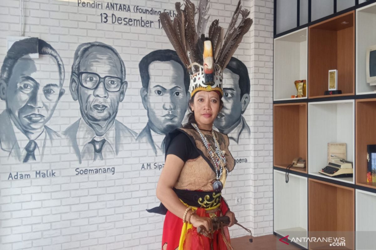 Hayatun tak lelah kenalkan seni budaya Dayak Deyah ke penjuru nusantara