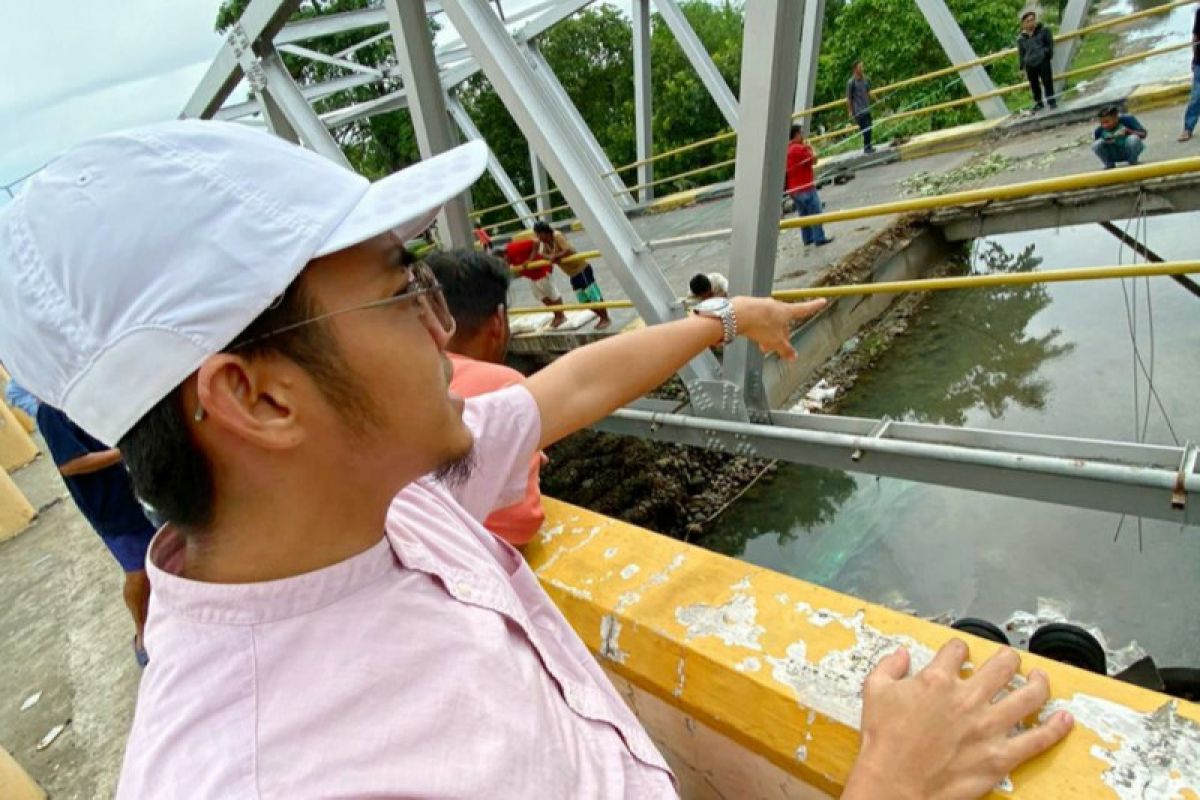 Jembatan trans Sulawesi di Barru diduga amblas karena karatan