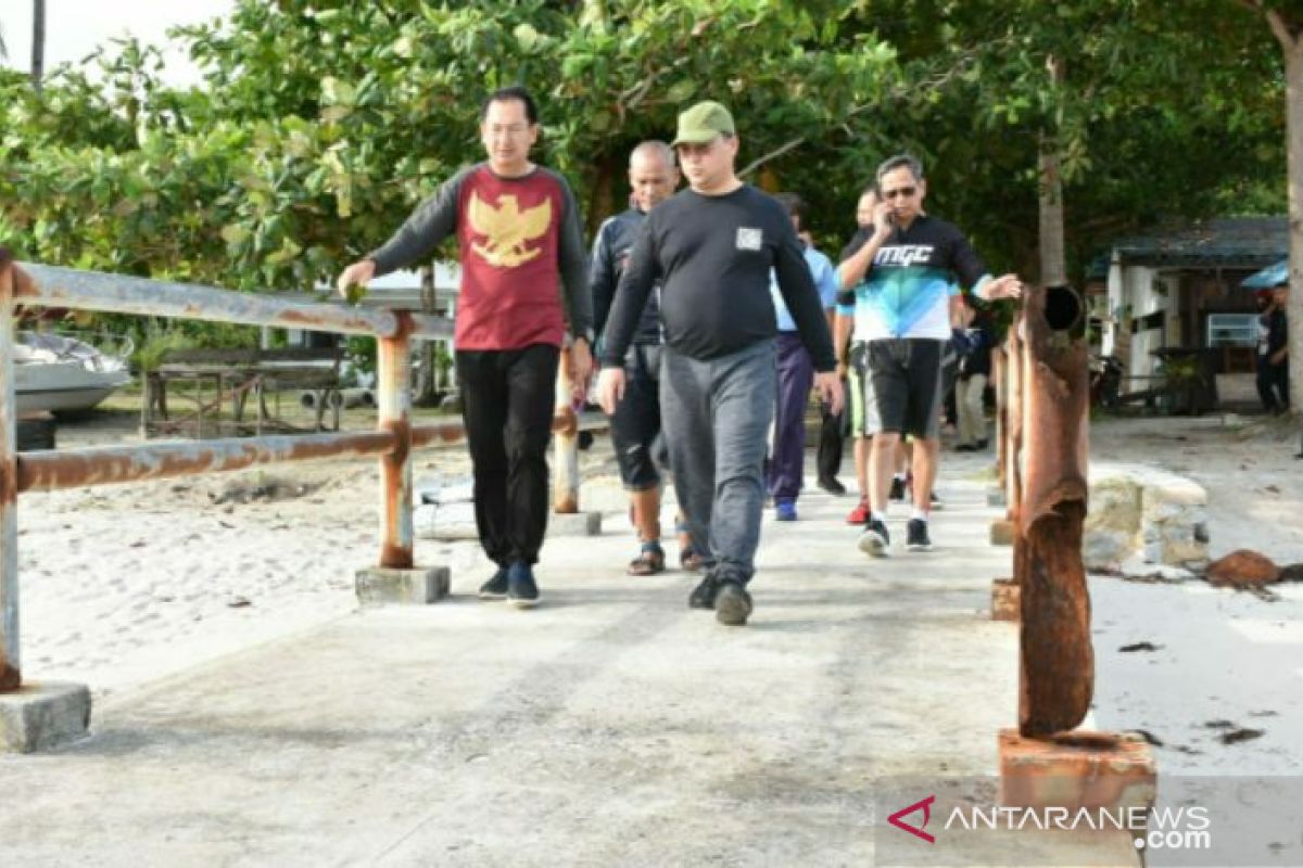 Gubernur Erzaldi-Wabup Belitung tinjau kawasan Tanjung Kelayang
