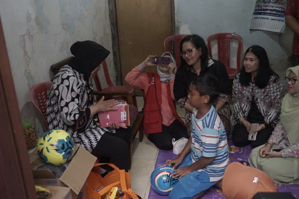 Keluarga korban bunuh diri disemangati Wali Kota Surabaya agar bangkit