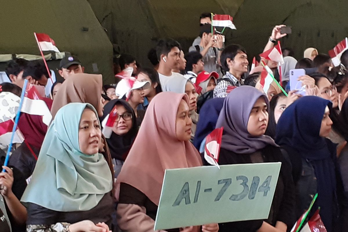 Lomba menari hingga cinta lokasi di hanggar observasi WNI dari Wuhan