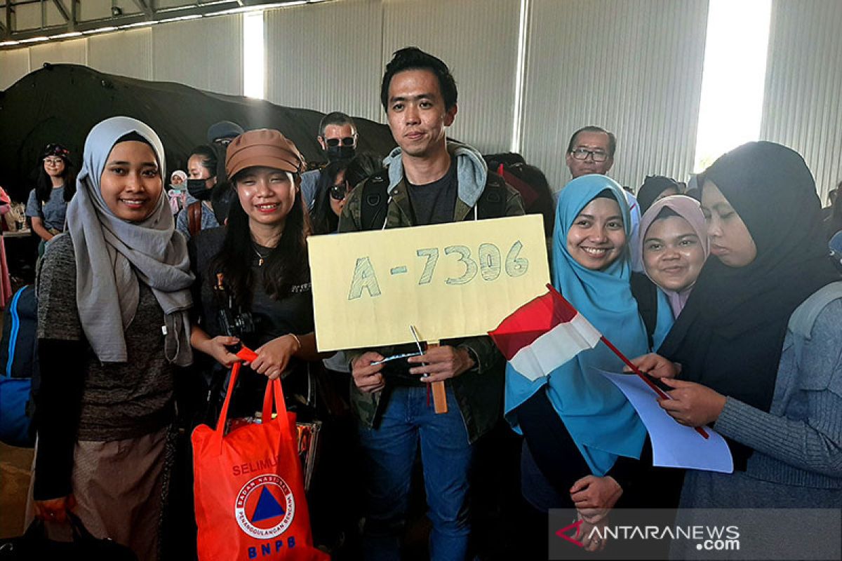 Kebahagiaan WNI dari Natuna bisa pulang ke daerah masing-masing