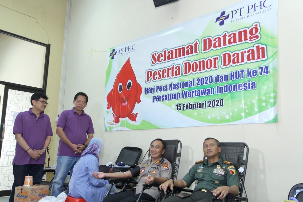Peringati HPN, Kapolrestabes Surabaya donor darah di PWI Jatim