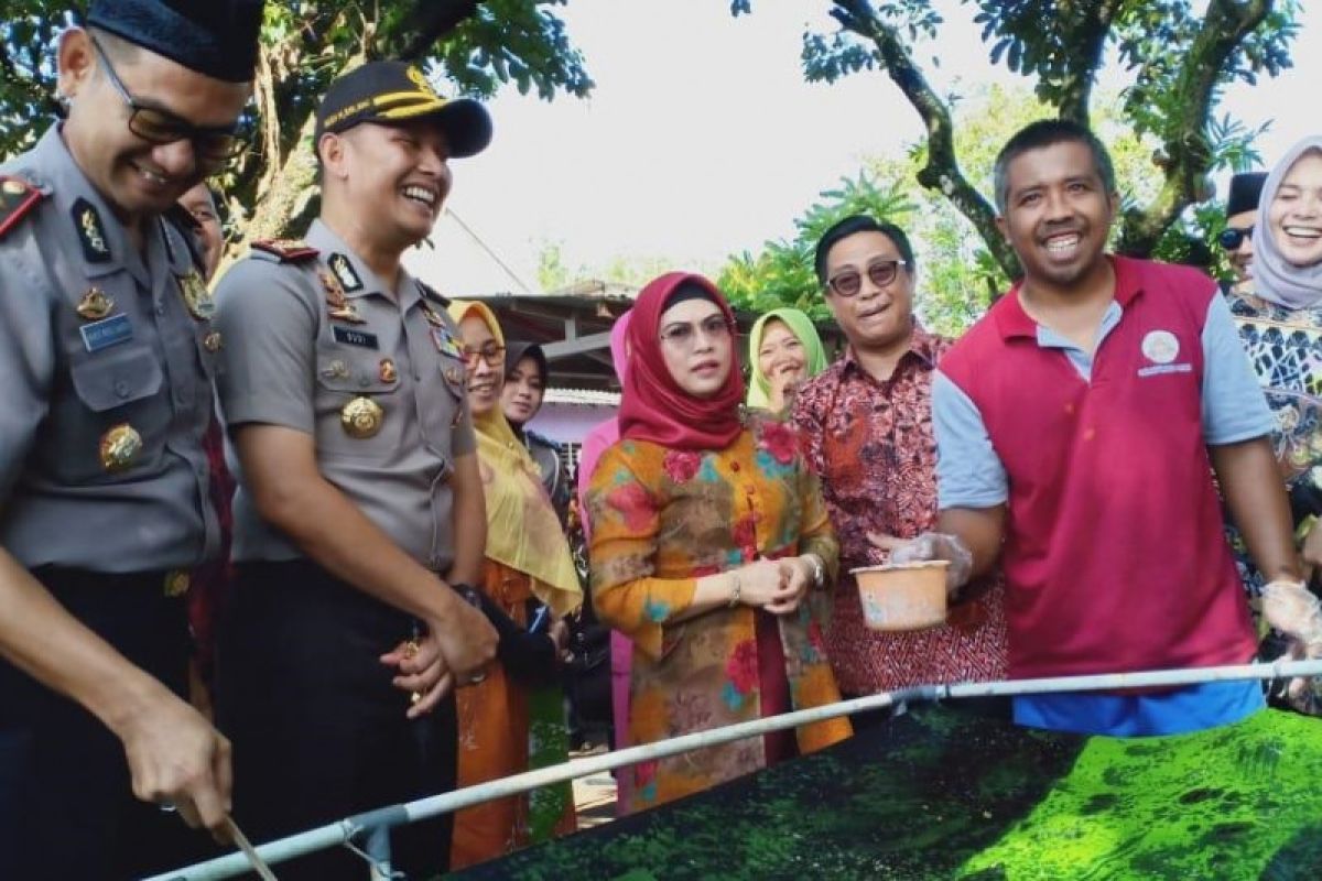 Putri Wapres Ma'ruf Amin kunjungi sentra batik ciprat di Blitar