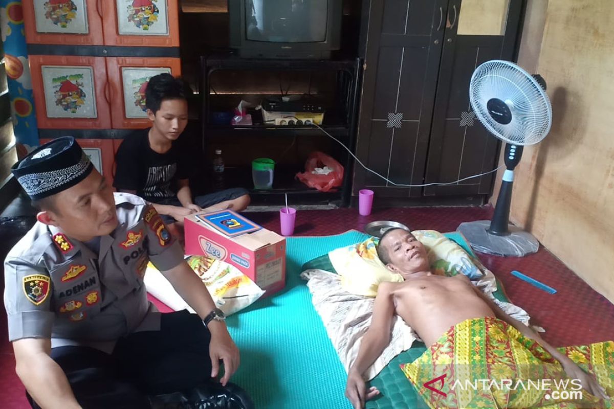 Kapolres Bangka Barat salurkan bantuan sembako kepada penderita syaraf