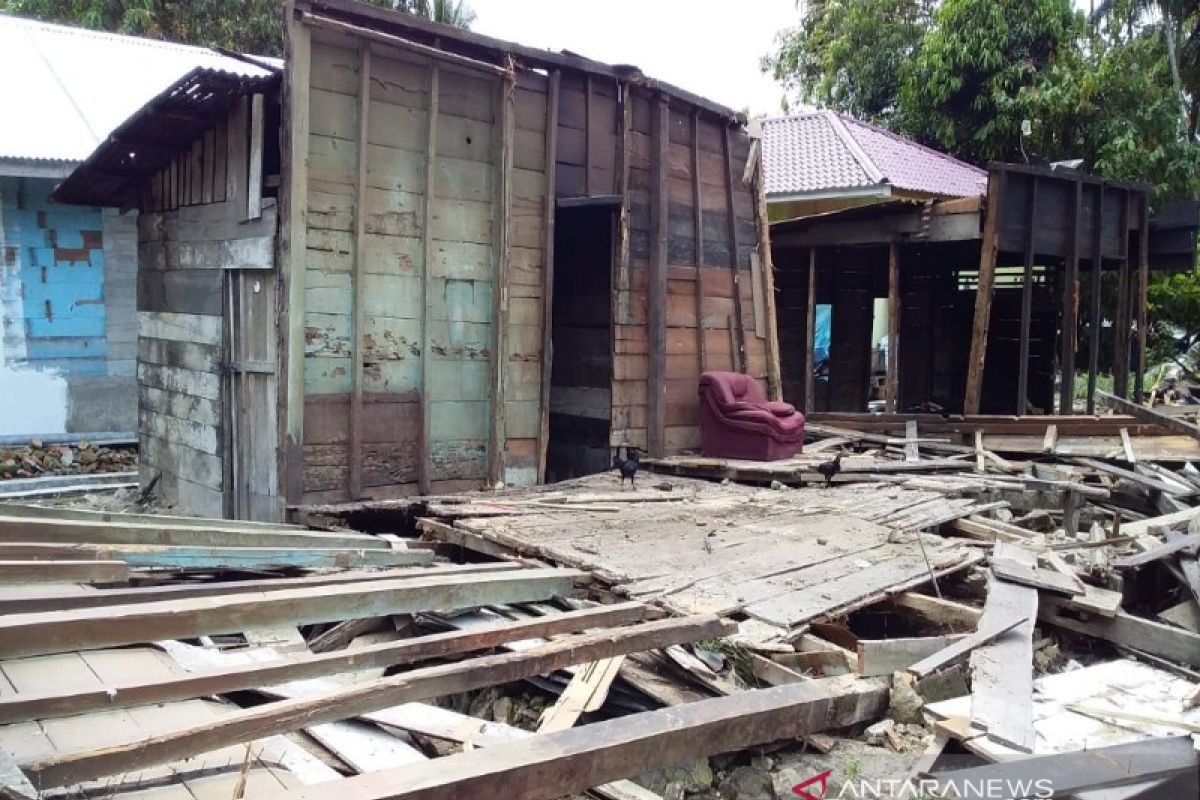 Tiga rumah dirusak di Pahae Jae, Nelson Gultom gol, dua temannya diburu polisi