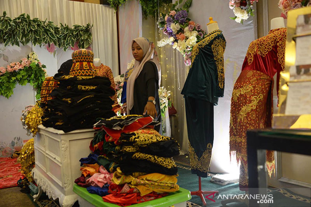 Pameran Busana Adat Penganten