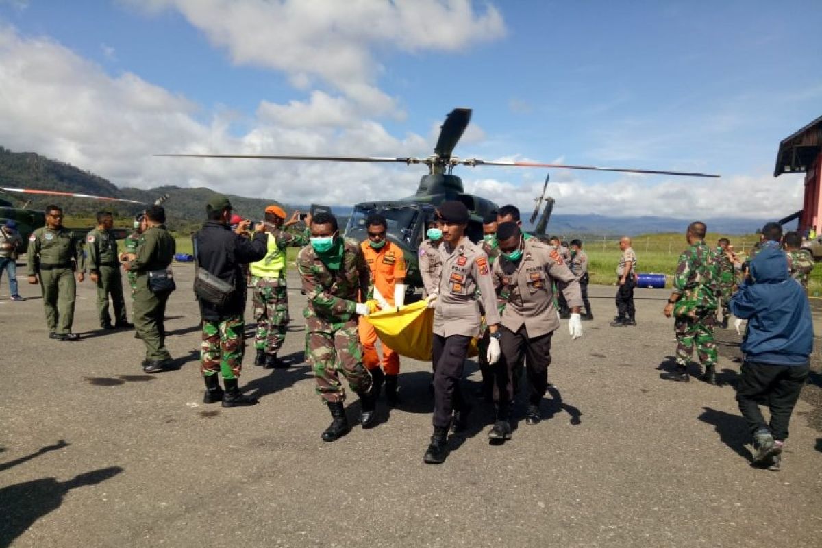 12 Jenazah penumpang  helikopter Mi-17 dievakuasi ke Oksibil