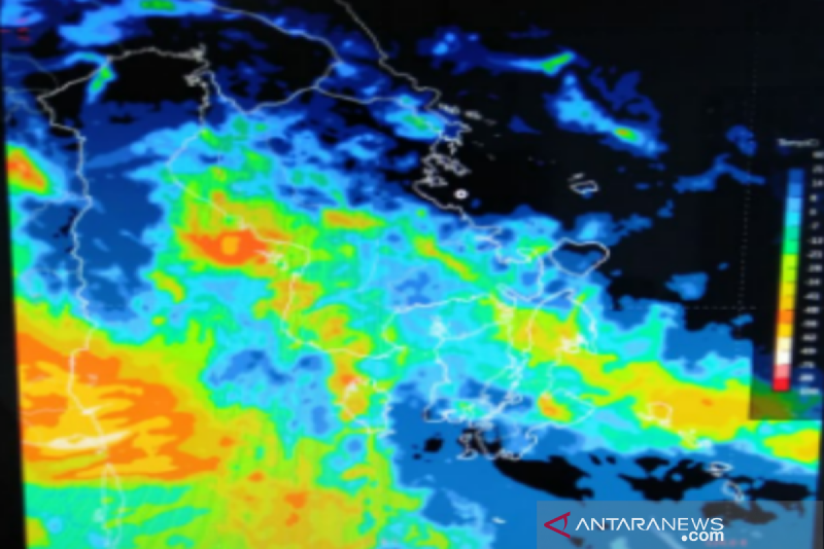 BMKG: Waspadai hujan lebat disertai angin kencang