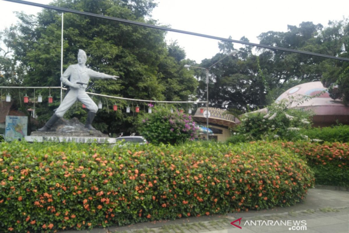 Bangunan di Taman Topi Bogor segera dibongkar