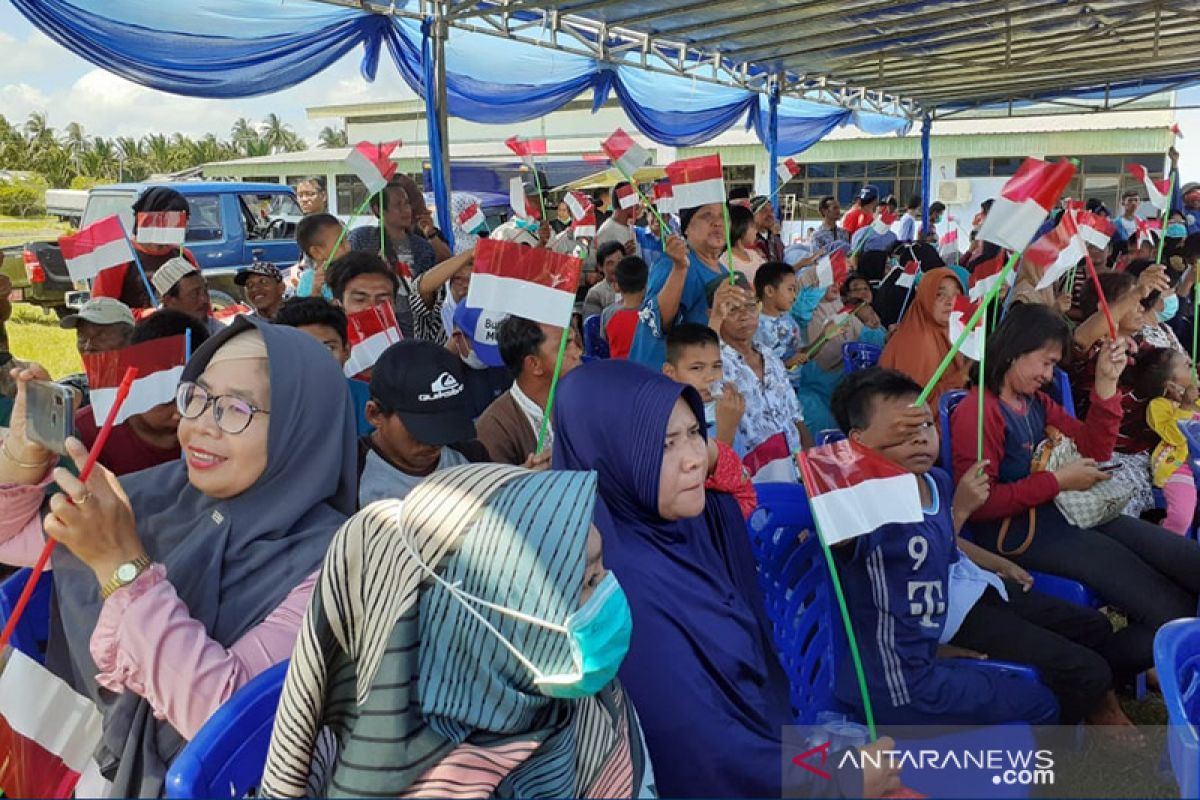 Warga Natuna antusias lepas WNI dari Wuhan