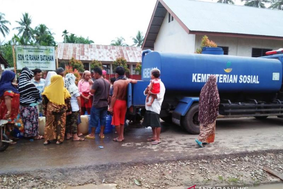 BPBD Pasaman Barat mulai salurkan air bersih kepada korban banjir