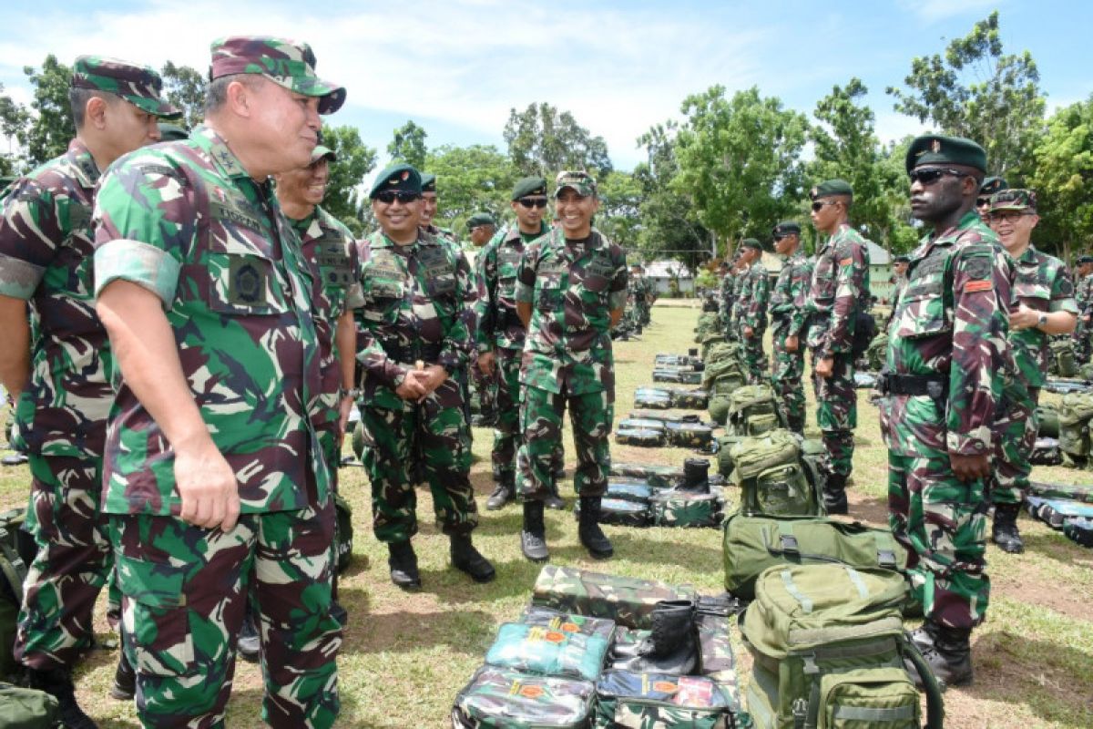 Asops Panglima TNI periksa kesiapan satgas operasi daerah rawan di Maluku Utara