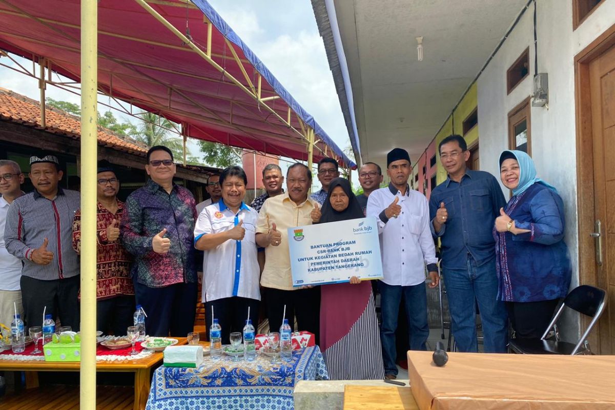 IKA Unpad Banten Bedah Rumah Mak Ati di Tangerang