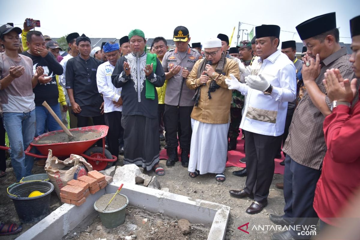 Bupati Bekasi pimpin peletakkan batu pertama Masjid Agung At-Taufiq