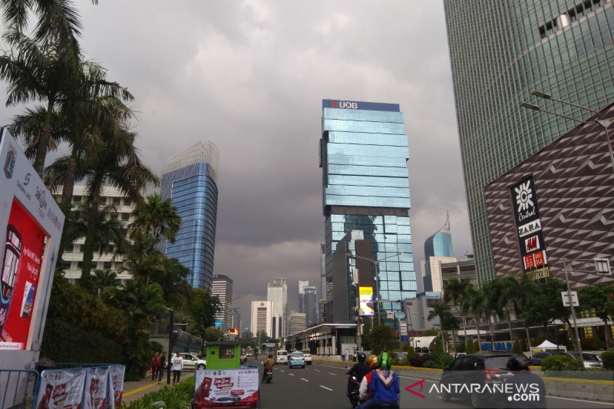 Waspadai hujan disertai kilat di Jakarta dan sekitarnya antara sore dan malam hari