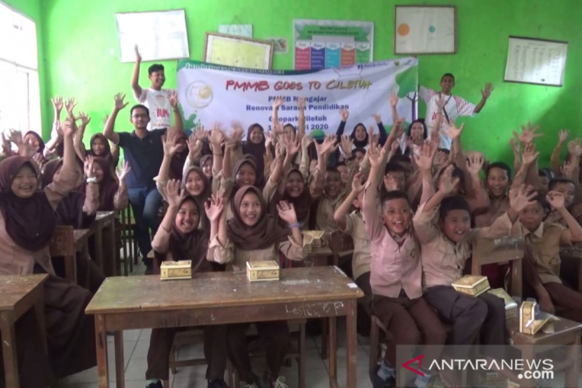 Pelajar SD di kawasan Geopark Ciletuh Palabuhanratu kampanyekan perilaku antisampah plastik