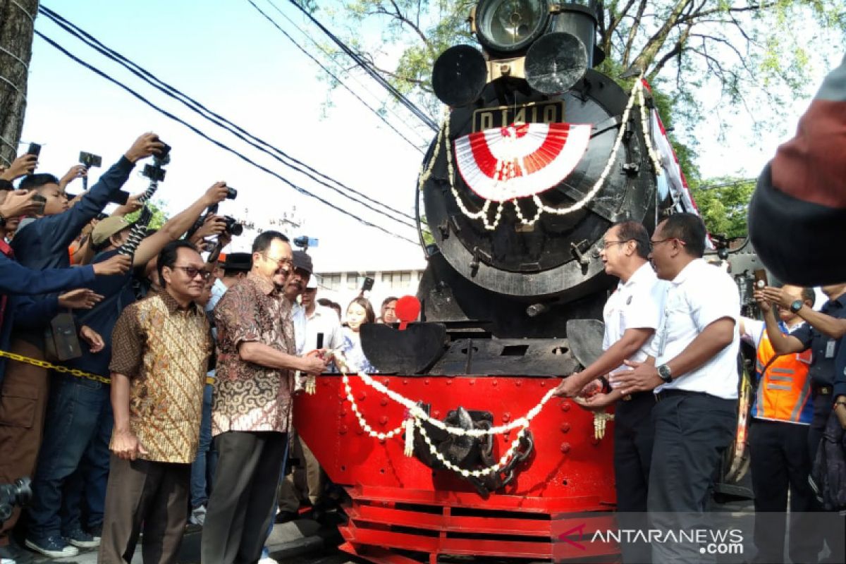 Pemkot Surakarta  resmi tambah kereta uap baru