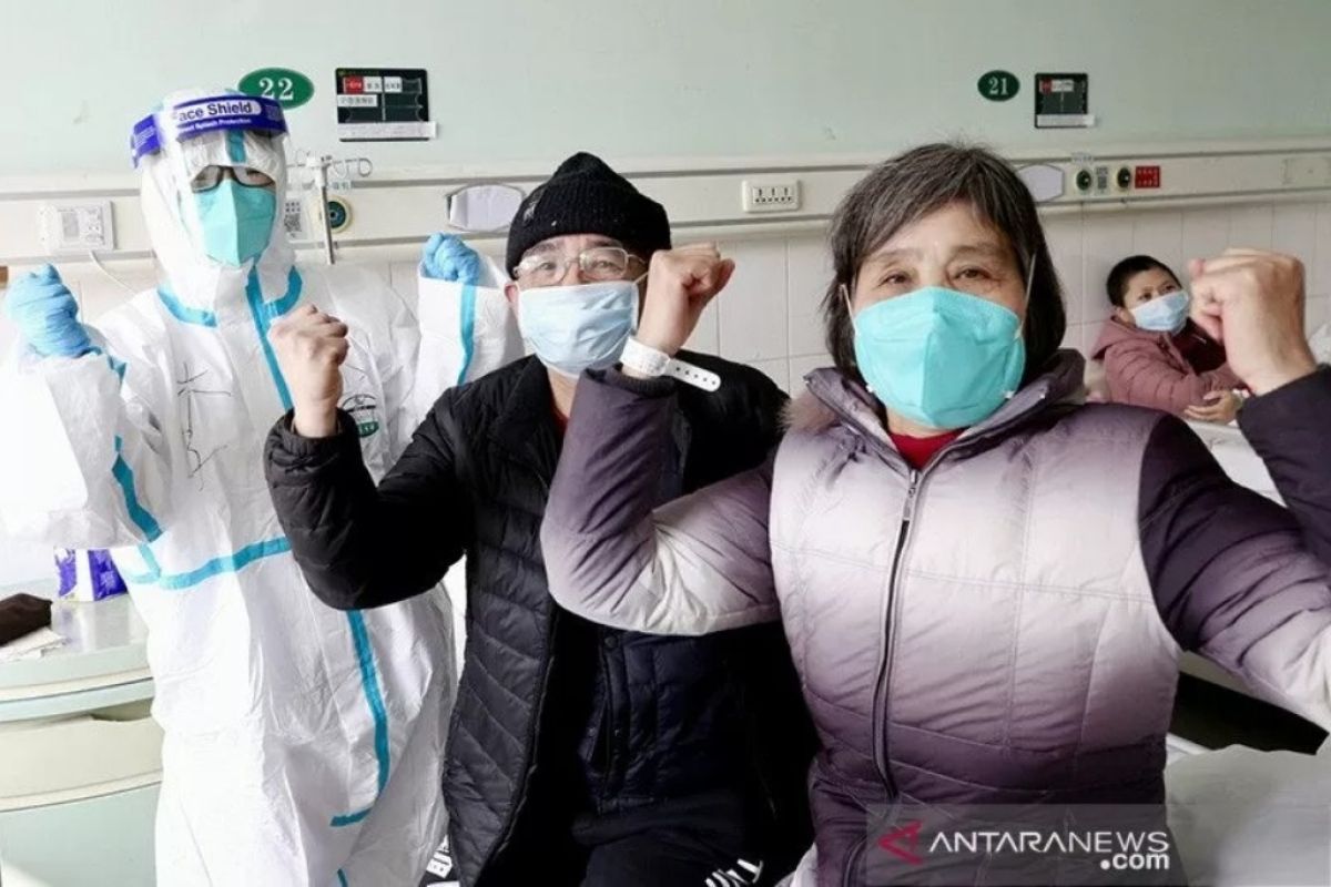 Satu keluarga  kembali ke rumah di Beijing sembuh dari COVID 19