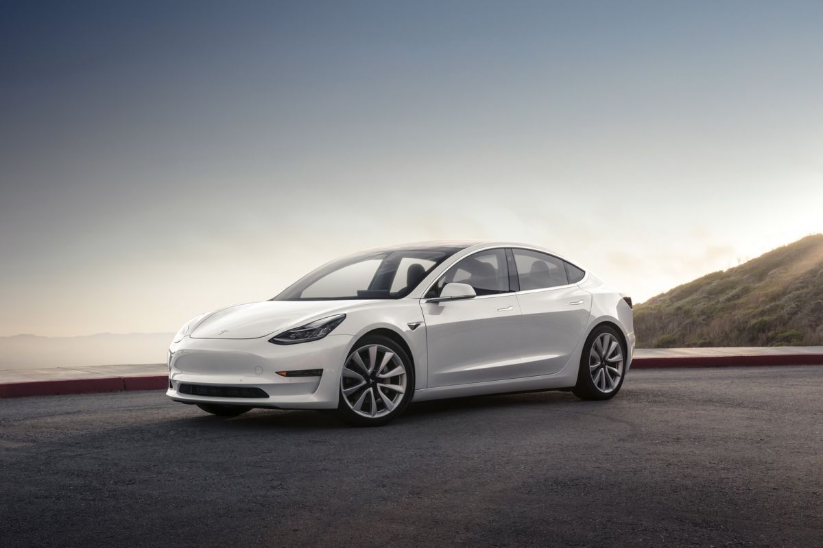 Tesla akan produksi Model 3 varian terbaru di China