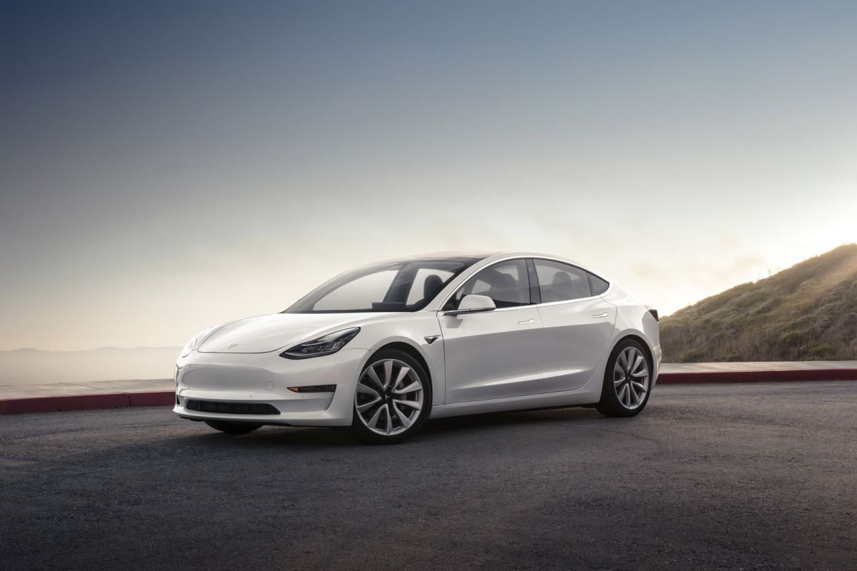 Tesla ingin produksi Model 3 varian terbaru di China