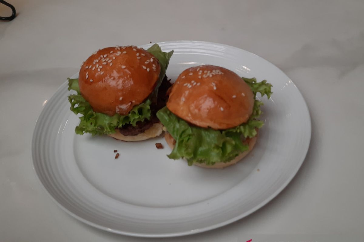 Mau buat burger sendiri? Simak tipsnya dari chef Ian Chin