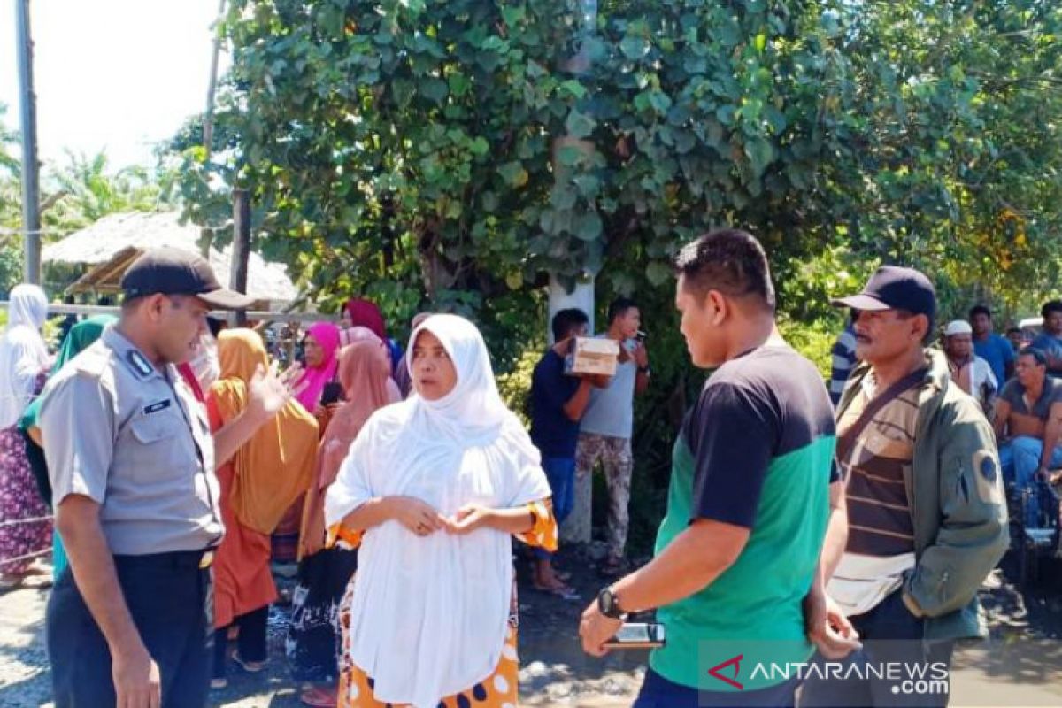 Warga pemilik tanah tutup akses pintu masuk PLTU 1-4 Nagan Raya