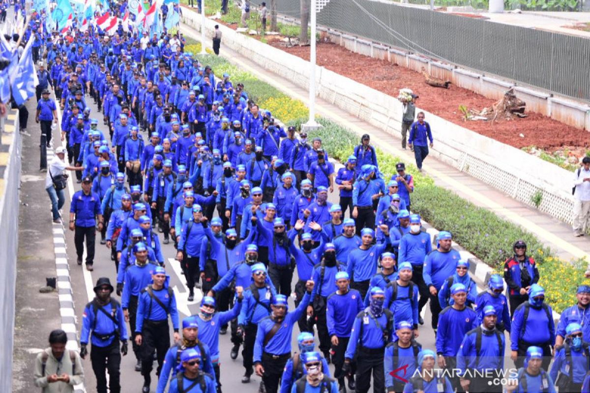 Telaah - Membedah isi Rancangan Undang-Undang Cipta Kerja