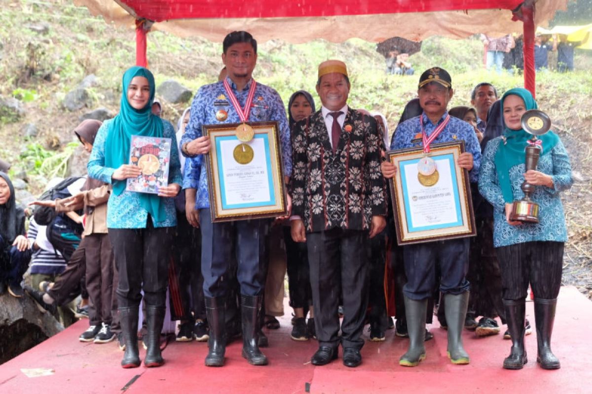 Penanaman 180 ribu vetiver di Kabupaten Gowa pecahkan rekor
