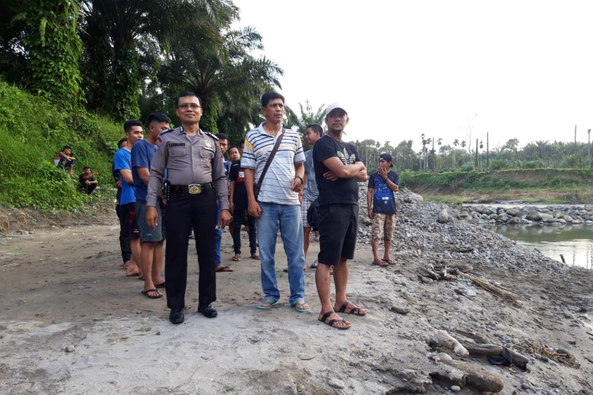 Warga hanyut di Pantai Sehat Sei Bingai Langkat