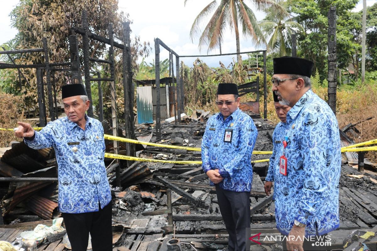Bupati kunjungi korban kebakaran di Melayu Tengah