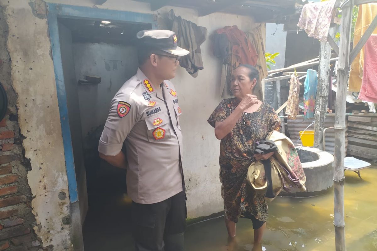 Dinkes Sidoarjo bantu pengobatan korban banjir di Tanggulangin