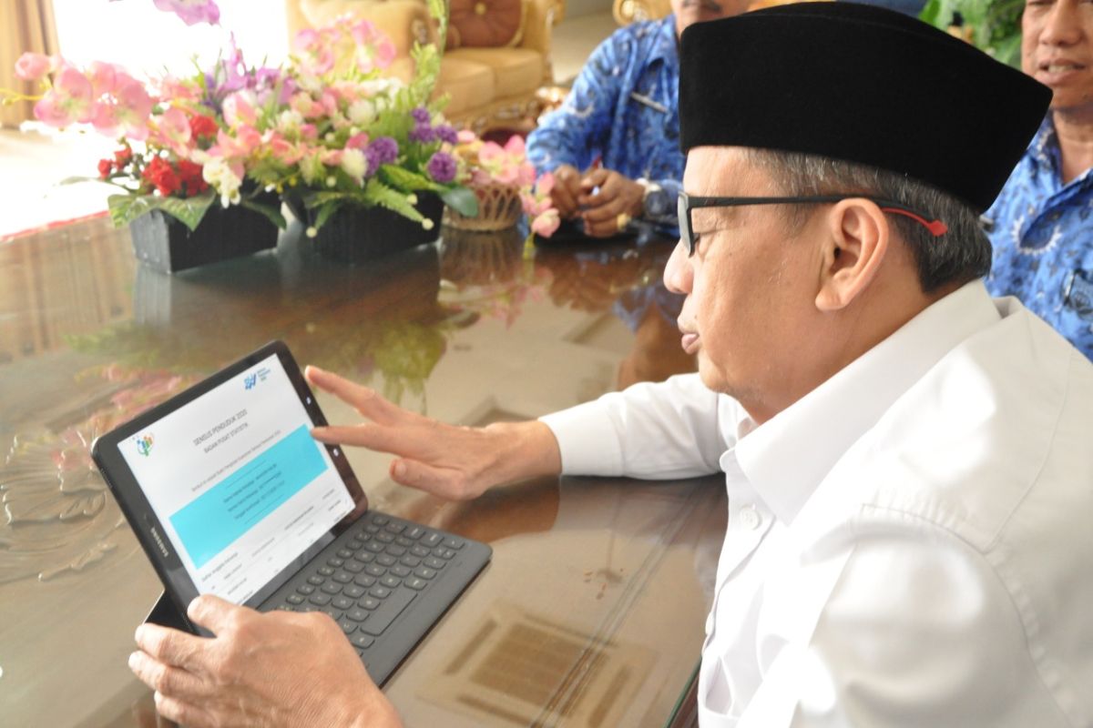 Gubernur Banten dan Wagub Andika isi sensus secara online
