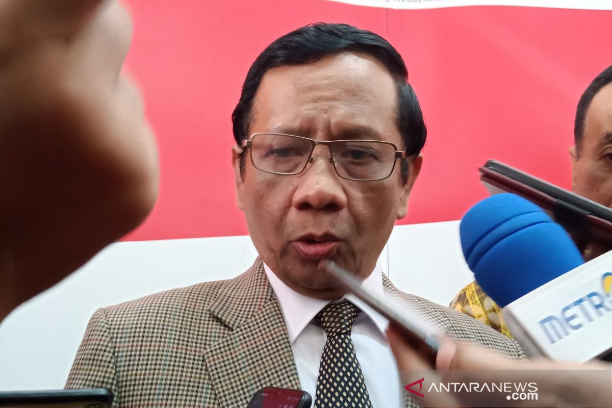 Menkpolhukam Mahfud MD terima dokumen daftar tahanan politik di Papua dari BEM UI