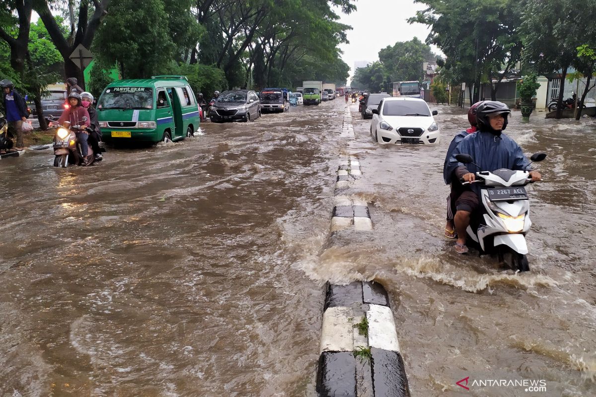 BPBD Jabar kirim dua perahu ke lokasi banjir Rancaekek