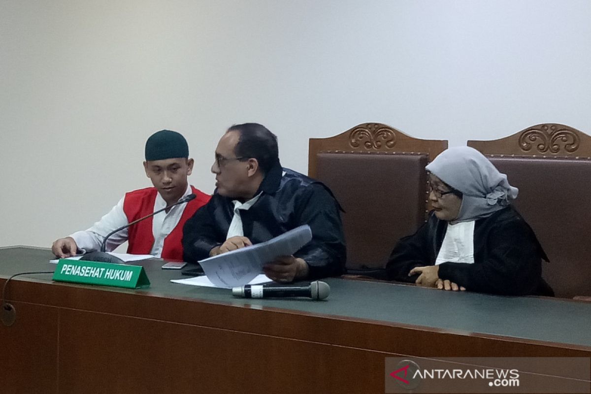 Ditanya tuntutan lima tahun, pria pengancam penggal enggan menjawab