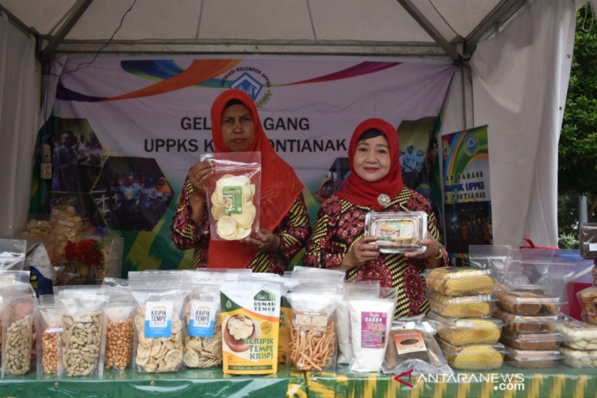 Pameran produk UMKM meriahkan MTQ XXVIII di Taman Alun Kapuas