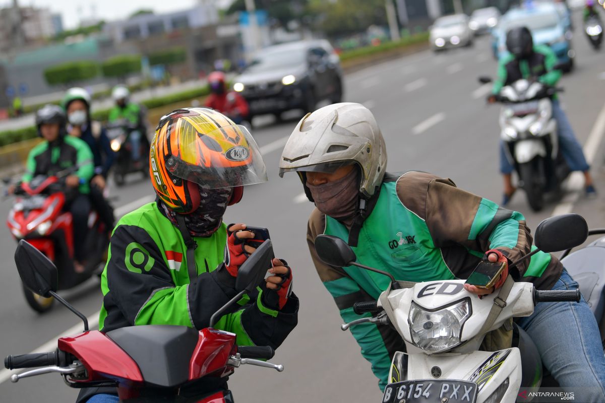 Pengemudi ojek online Depok kecewa belum bisa angkut penumpang