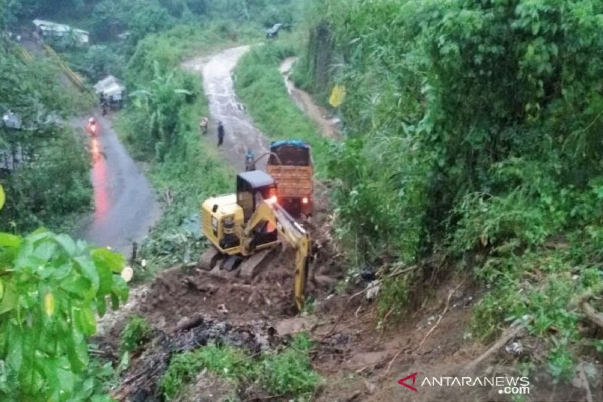 Floods, landslides impact Bandung, West Bandung districts in West Java