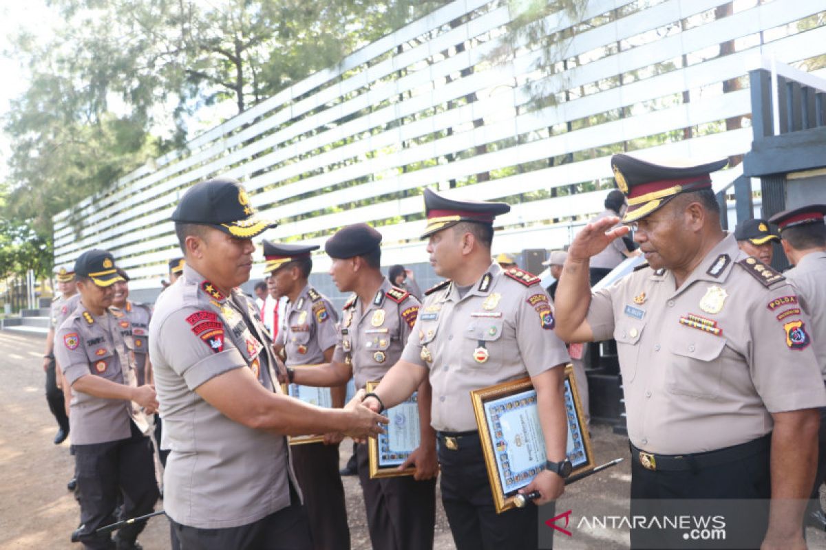 Tiga anggota Polda NTT dapat penghargaan dari Kapolri