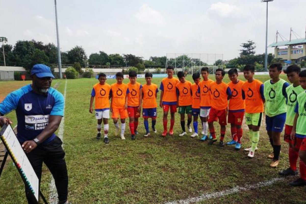 Freeport ajak Jacksen Tiago latih pemain U-14