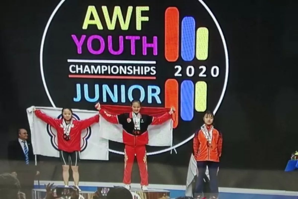 Lifter Indonesia panen medali di Kejuaraan Asia Remaja 2020