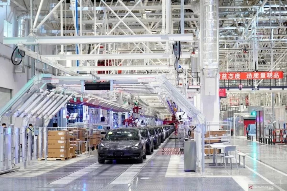 Sejumlah produsen mobil siap buka kembali pabriknya di China