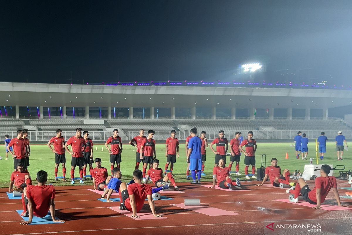 Shin Tae-Yong atur seragam pemain timnas