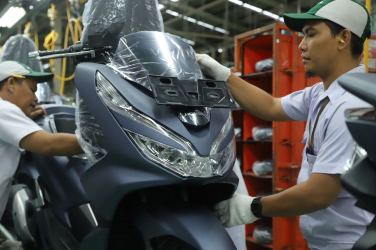 Hadirkan warna baru, skutik besar Honda PCX semakin mewah