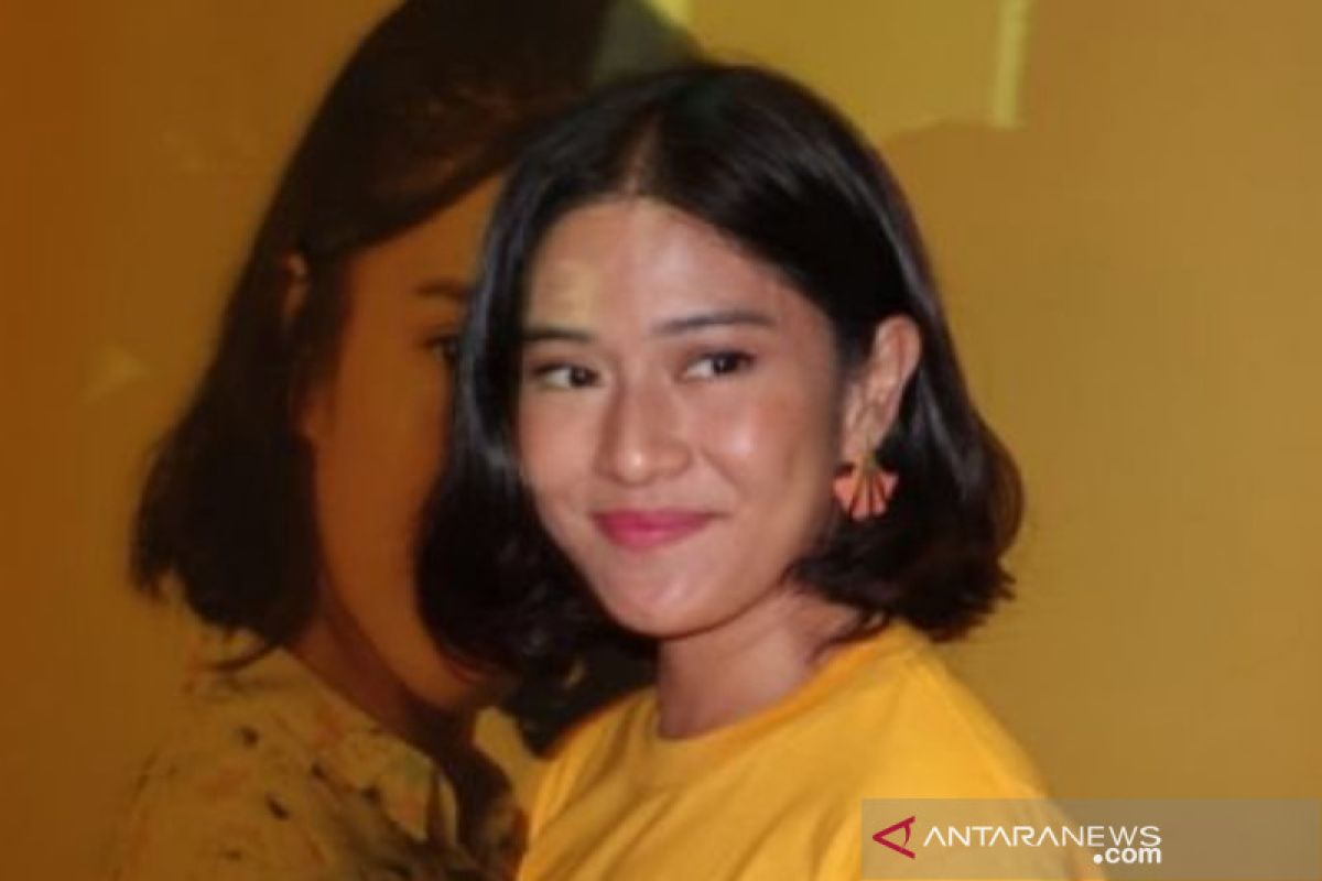 Ikut berduka, Dian Sastro persembahkan lagu untuk BCL